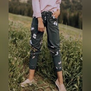 ALBION FIT orchid jetsetter jogger pants size XS
Hard to find!